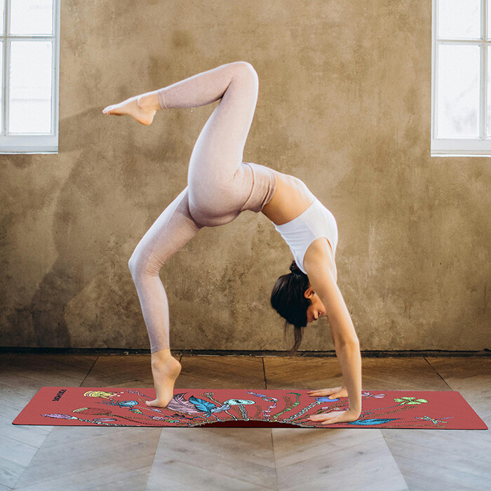 Колекция Червен Талисман - Постелка за спорт